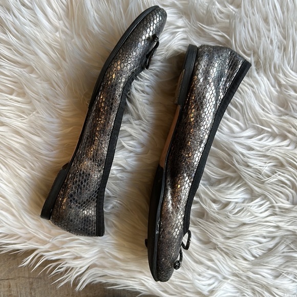 Stuart Weitzmam Pewter Snake Embossed Ballet Flats Size 7.5 - Picture 2 of 11